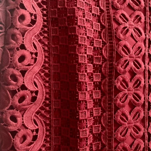 FLORAL LACE MIDI SKIRT - Picture 2 of 4